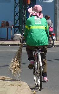 Cintri street sweeper